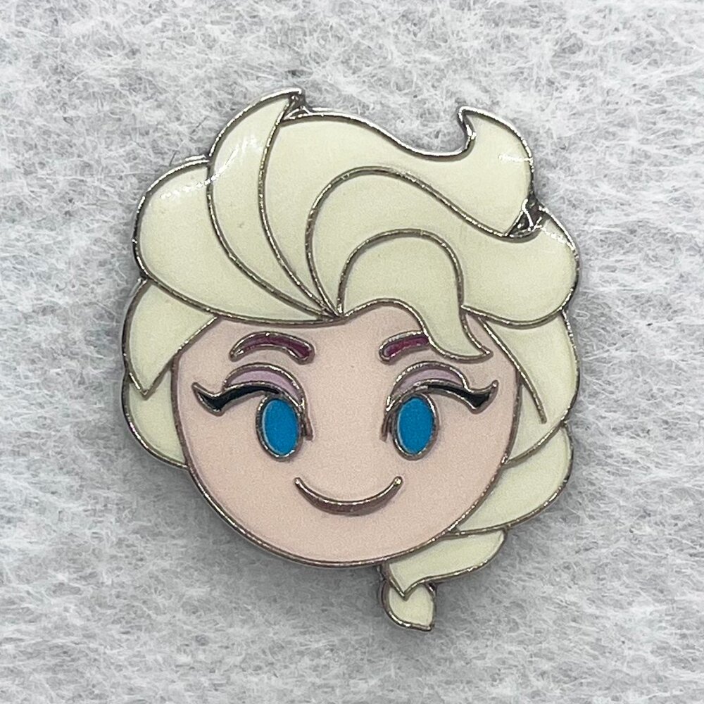 🔮 5/$25 Disney Frozen‎ Elsa Smiling Emoji Pin